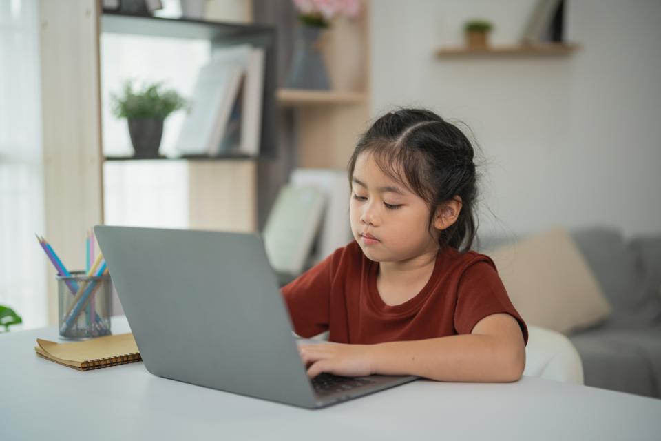 AI untuk Anak, Usia Berapa Idealnya Boleh Mulai Kenal?