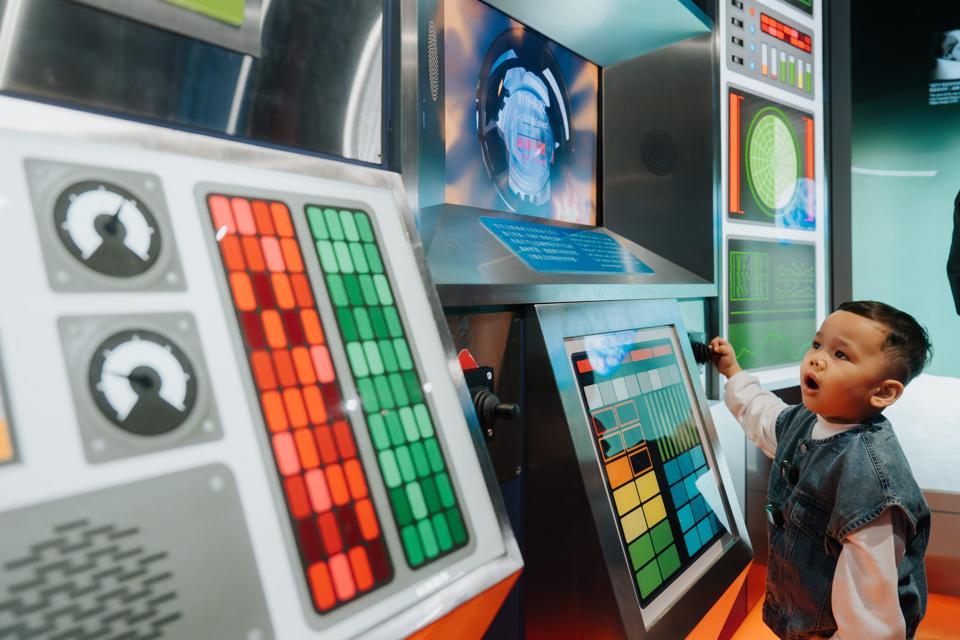 Cara Bikin Anak Pintar Ternyata Bukan dari IQ Saja