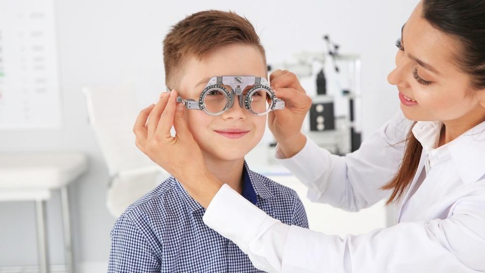 Cek Mata Minus Si Kecil Baiknya Berapa Kali Yuk Jadikan Prioritas