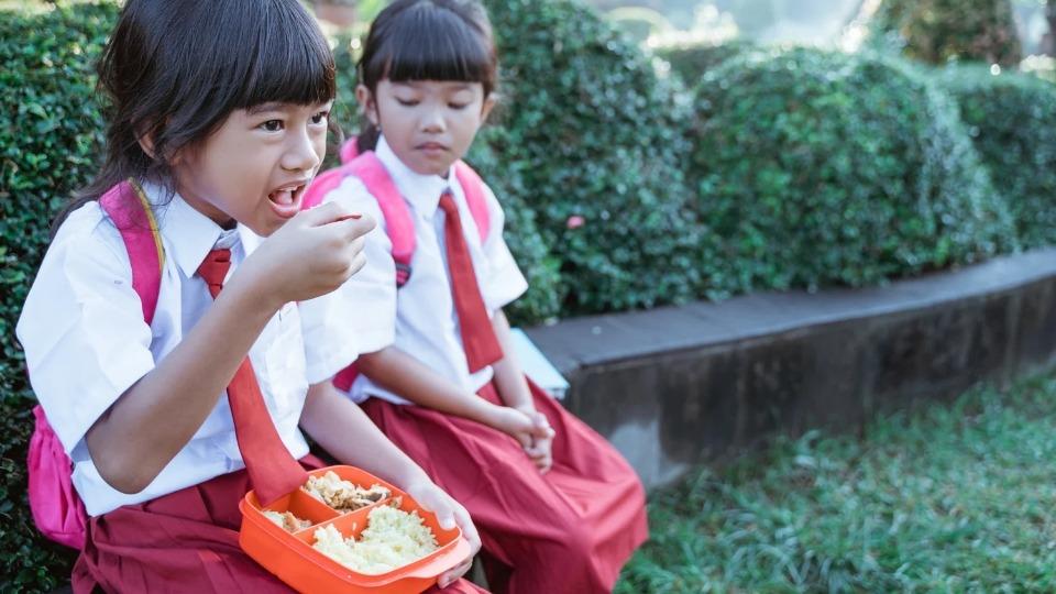 Keracunan MBG Parents Wajib Tahu Pertolongan Pertama Yang Perlu Dilakukan