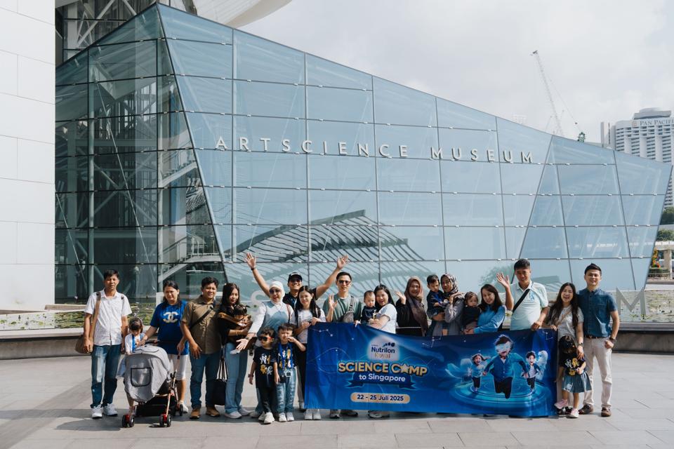 Keseruan Anak Belajar Sains Lewat Nutrilon Royal Science Camp di Singapura