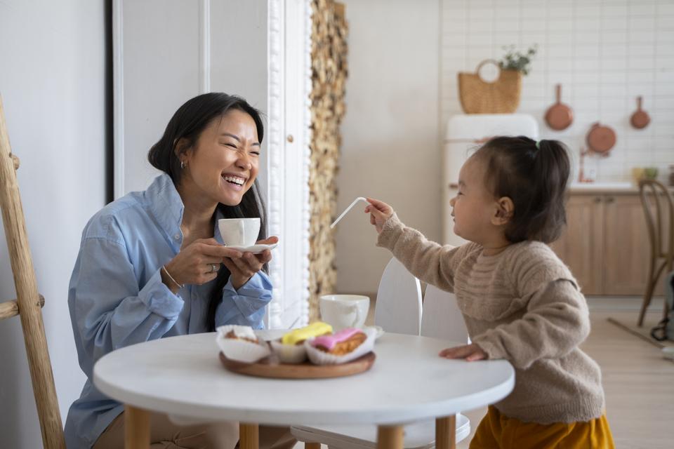 Ngemil Bareng Anak: Cara Sederhana Bangun Bonding yang Erat