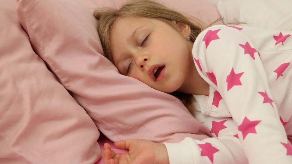 Si Kecil Mendengkur Saat Tidur Waspada Ciri Pembesaran Adenoid
