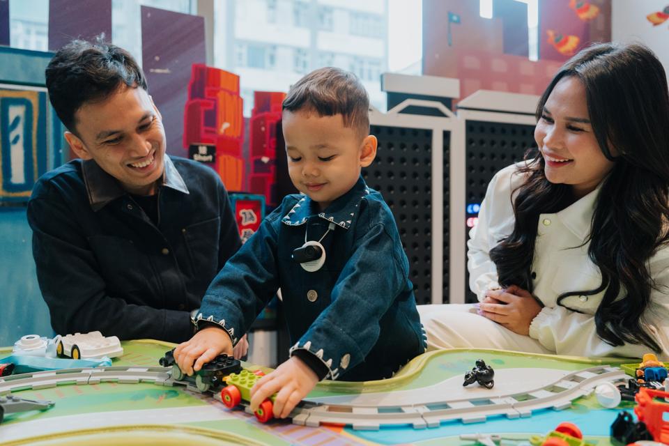 Pintarnya Nggak Instan! Ini 8 Kebiasaan yang Dilakukan Orangtua Kenkulus