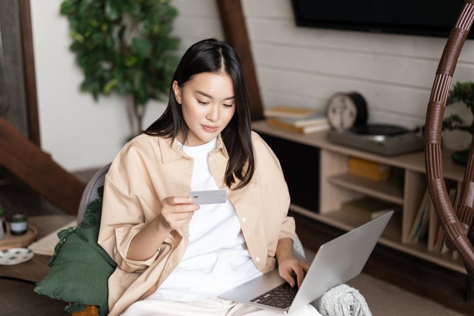 Tips Jadi Smart Shopper agar Ibu Nggak Kalap Belanja Online